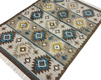 Handwoven Kilim Wool Dhurrie Rug: Bohemian Home Decor