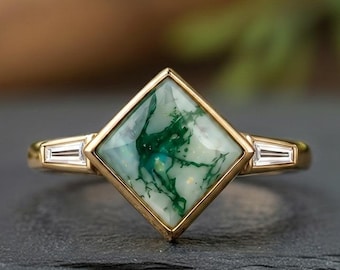 Nature Inspired Moss Agate Ring, Kite Cut Engagement Ring, Green Stone Gold Wedding Ring, 18KSolid Gold Bezel Set Ring, Promise ring For Her