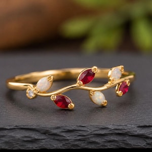 Rubin- und Opalblattring, von der Natur inspirierter Ehering, Ring mit Marquise-Edelsteinranke, goldener Verlobungsring, botanisches Jubiläumsgeschenk