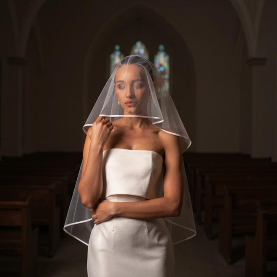 Laura Veil | Modern Bridal Veil | Minimalist Wedding 