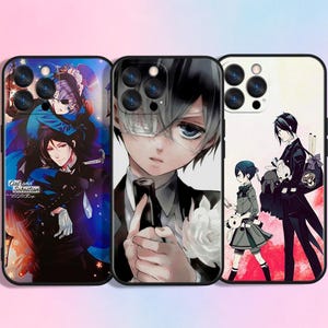 Op de afbeelding: Drie telefoonhoesjes met anime-personages. De hoesjes tonen kleurrijke illustraties van personages in verschillende poses. Eén hoesje heeft de tekst "Ciel and Sebastian". De hoesjes hebben een glanzende afwerking en zijn ontworpen voor smartphones.