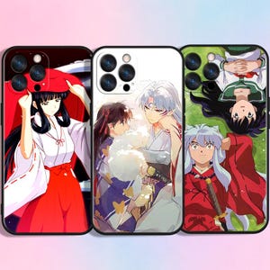 Könnte beinhalten: Drei Handyhüllen mit Anime-Charakteren. Die erste Hülle zeigt eine Frau in einem rot-weißen Outfit. Die zweite Hülle zeigt zwei Charaktere in einer romantischen Pose. Die dritte Hülle hat einen Charakter in einem roten Outfit.