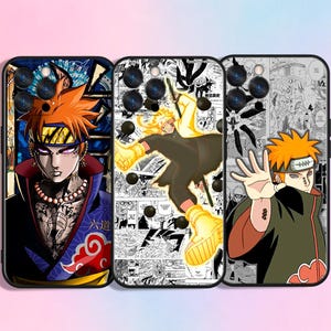 Op de afbeelding: Drie telefoonhoesjes met anime-personages. De hoesjes tonen levendige illustraties van personages met oranje haar, tegen achtergronden van mangapanelen en felle kleuren. Elke hoes heeft een zwarte cameralensarray.