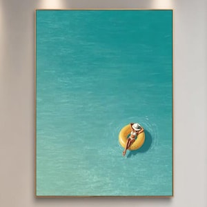 Flicka som simmar, målning, avkopplande sommarväggdekor, blå och grön simning, väggkonst, kvinna som flyter i havet