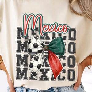 Diseño PNG de lazo de fútbol de México con cinta de fútbol en acuarela y temática de aficionada mexicana (descarga digital PNG)