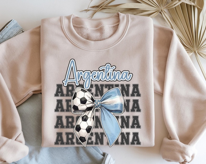 Lazo de fútbol argentino PNG, Fútbol argentino retro PNG, Diseño de camiseta con lazo de fútbol, Ropa de aficionado argentino PNG, Diseño de torneo mundial de fútbol imagen 9