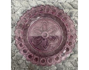 Vintage lila gepresstes Glas Trinket Dish Floral Hobnail ausgebogten Rand Amethyst