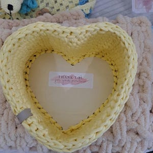 Handmade Heart-Shaped Crochet Basket – Soft Polyester Yarn with Wooden Base, Cute Storage Bowl for Small Items, Rustic Boho Home Decor, Gift