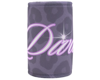 Enfriador de latas de neopreno con estampado de leopardo morado brillante 'Diva'