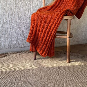 Anleitung für einen Jute-Teppich, der über ein rundes Seil gehäkelt wird (Spanisch und Englisch) / Anleitung für einen runden Teppich, der über ein Seil gehäkelt wird Bild 6