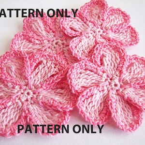 Puede incluir: Patrón de ganchillo para flores rosas y blancas. El patrón está a la venta, no las flores reales. "PATTERN ONLY" está escrito en la imagen.