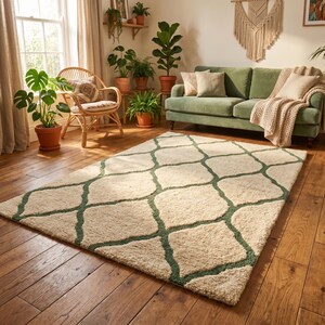 Alfombra abstracta con diseño de celosía / Alfombra minimalista de lana con mechones en verde y crema para sala de estar