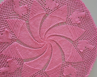 15.5 inch Round bunny & pinwheel doily