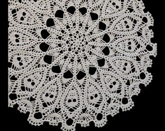 Skull Doily- White 14.5 inch