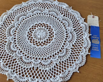 Gentle Wind - Lover's Knot BLUE RIBBON Winner DOILY