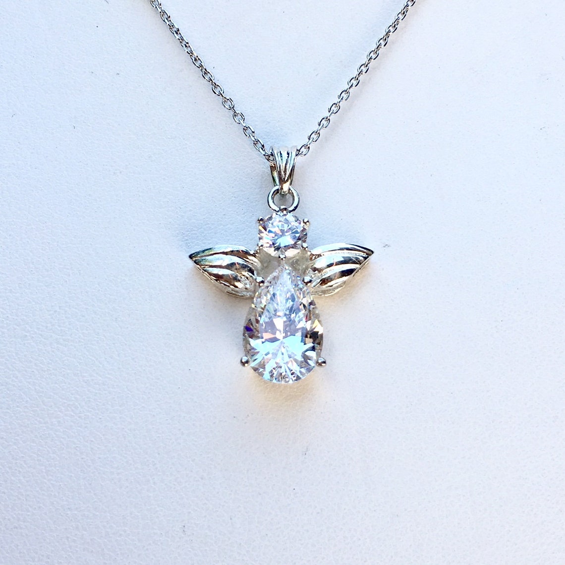 CARILLON A VENT,B--Collier en cristal goutte'eau, pendentifs en pierre