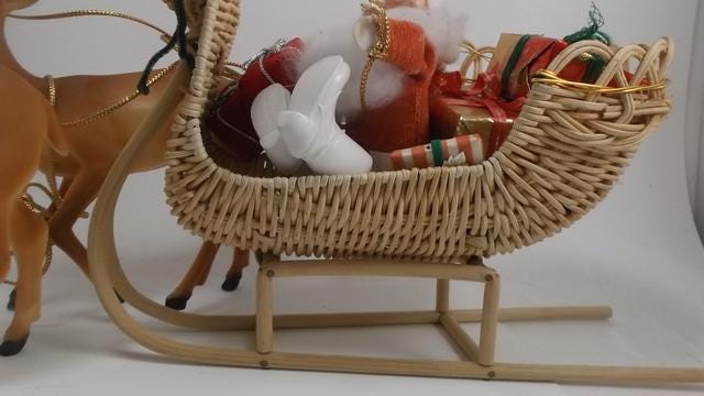 ロンガバーガー Sleigh Basket ソリ クリスマス Vintage Christmas Sleigh, Wicker Sleigh With Presents With