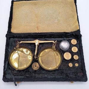 Vintage/Antique Hanging Brass Weight Measurement Scale