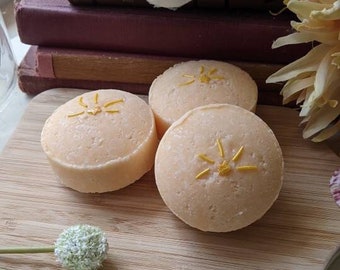 Beach Day shampoo bar, summery scent with a hint of coconut and  pink grapefruit, hair loving ingredients, great for travel, eco friendly
