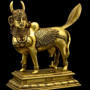 Kamadhenu Brass Idol – Sacred Cow with Divine Face – Vastu Decor – Hindu Goddess Statue – Traditional Indian Art – Home Temple Decor