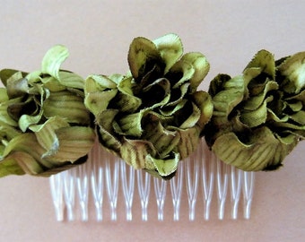 Triple Oliva Verde Dahlia Bud Poly Silk Flower Peine de Pelo