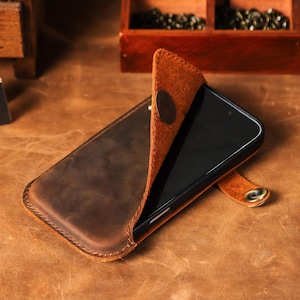 Engraved leather phone case for belt, 6.7 inch iPhone pro max leather cellphone holster, Leather phone waist bag for men, Father&#39;s gift