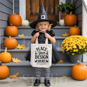 Mockup Halloween-draagtas: scène met veranda in de herfst (digitale download)