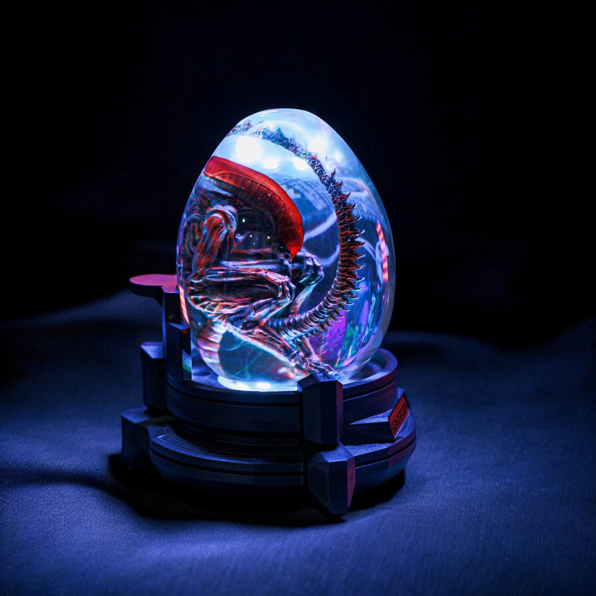 手作り樹脂製エイリアンエッグランプ：SF風LEDデスクライト - Etsy 日本