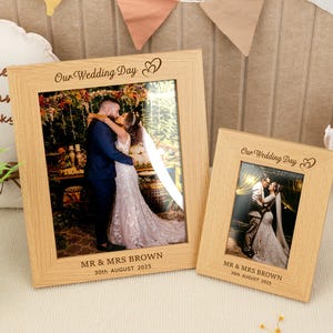 Aangepaste houten fotolijst, gegraveerde fotolijst cadeau, onze trouwdag fotolijst, trouwdag aandenken, huwelijkscadeau, verlovingscadeau
