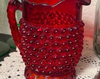 Vintage Fenton Rubinröd Hobnail Glass Creamer - Orange UV Glow Möjlig Kadmiumglas - Glödglas