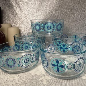 Pyrex Blue Floral Horizon Pattern Glass Bowl Set