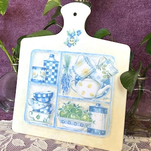 Vintage Cutting Board – Blue and White Retro Kitchen Scene Wall Decor