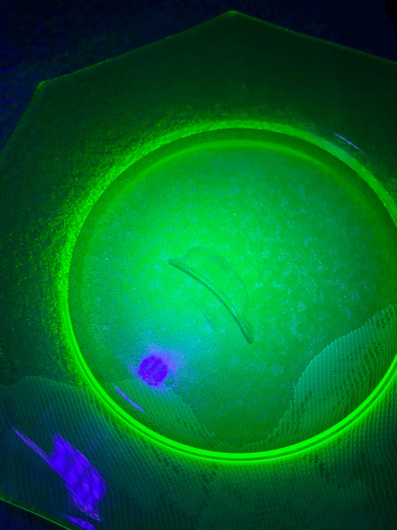 Uranium Glass Octagon Plate – Green Glow Display Dish Plate E middle stain