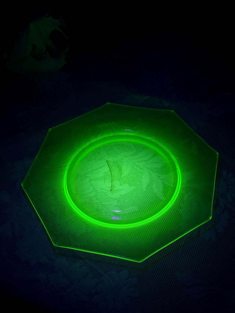 Uranium Glass Octagon Plate – Green Glow Display Dish image 11