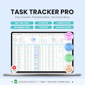 Könnte beinhalten: Ein Laptop-Bildschirm zeigt eine Task-Tracker-Oberfläche mit Diagrammen und Daten. Der Titel "TASK TRACKER PRO" steht oben. Zu den Funktionen gehören einmalige Aufgaben, ein Planer und ein Kanban-Board. Der Text "GOOGLE SHEETS | 7 TABS | INSTANT DOWNLOAD" ist ebenfalls enthalten.