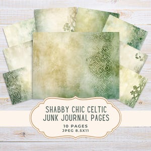 Op de afbeelding: Een verzameling van tien Shabby Chic Celtic junk journal pagina's. De pagina's hebben een verweerde, verouderde uitstraling met Keltische knoop- en klaverontwerpen in groen en beige. De pagina's zijn 21,6 x 27,9 cm groot.