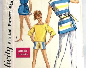 1960年代風レディースチュニックトップ、ショートパンツ、パンツの縫製パターン - Simplicity 3481 - CUT - サイズ12