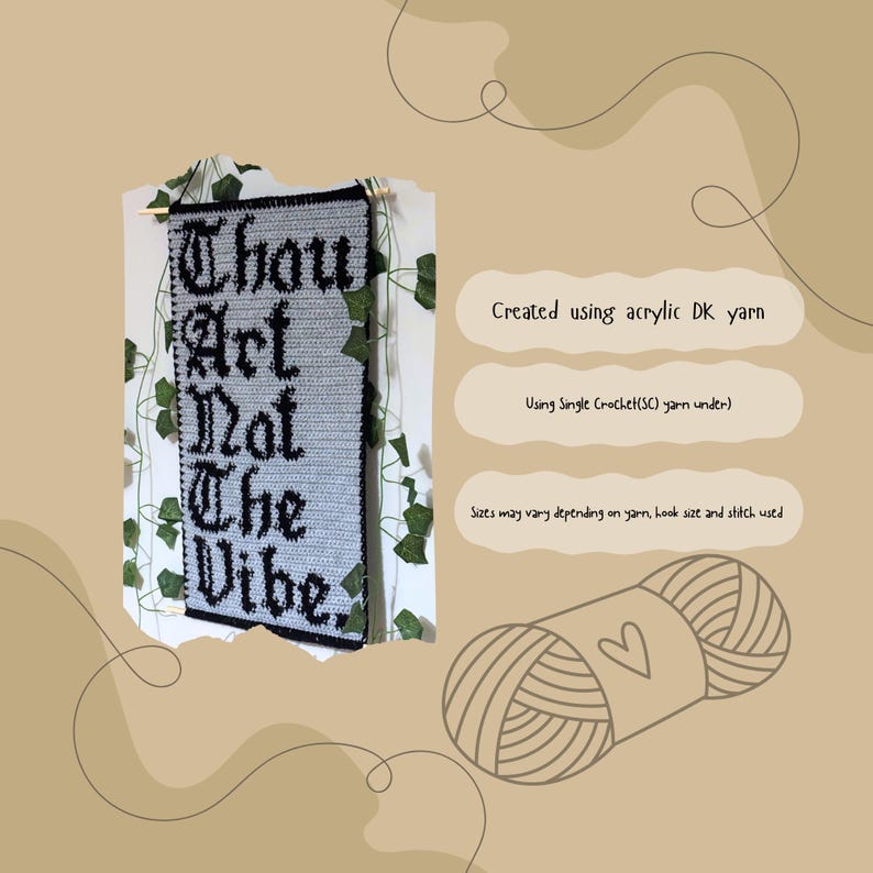 Op de afbeelding: Een handgemaakte gehaakte wandhanger met de tekst "Thou Art Not The Vibe" in zwart op een grijze achtergrond. Gemaakt met acryl DK-garen en enkele haaksteken. Decoratieve wijnranken omlijsten het stuk.