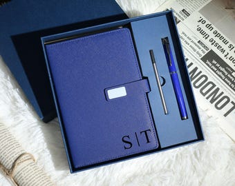 Op maat gegraveerde leren dagboekset - gepersonaliseerd A5-notitieboekje, cadeau klasgenoot/leraar, luxe schrijfset, afstudeeraandenken, collegecadeau