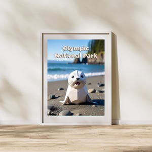 Könnte beinhalten: Gerahmter Druck mit einem geometrischen Seehund am Strand, Text lautet "Olympic National Park". Der Seehund ist weiß und grau, lächelnd. Der Hintergrund zeigt einen Strand, das Meer und bewaldete Klippen.