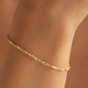 18k Gold Plated Dainty Twisted Bracelet
