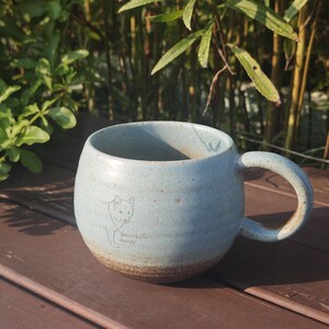 Anpassad keramikmugg med husdjursporträtt, handgjord kaffekopp med spräcklig glasyr, personlig namngåva bild 6