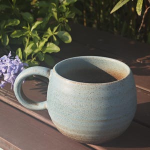 Anpassad keramikmugg med husdjursporträtt, handgjord kaffekopp med spräcklig glasyr, personlig namngåva bild 7