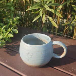Anpassad keramikmugg med husdjursporträtt, handgjord kaffekopp med spräcklig glasyr, personlig namngåva bild 5