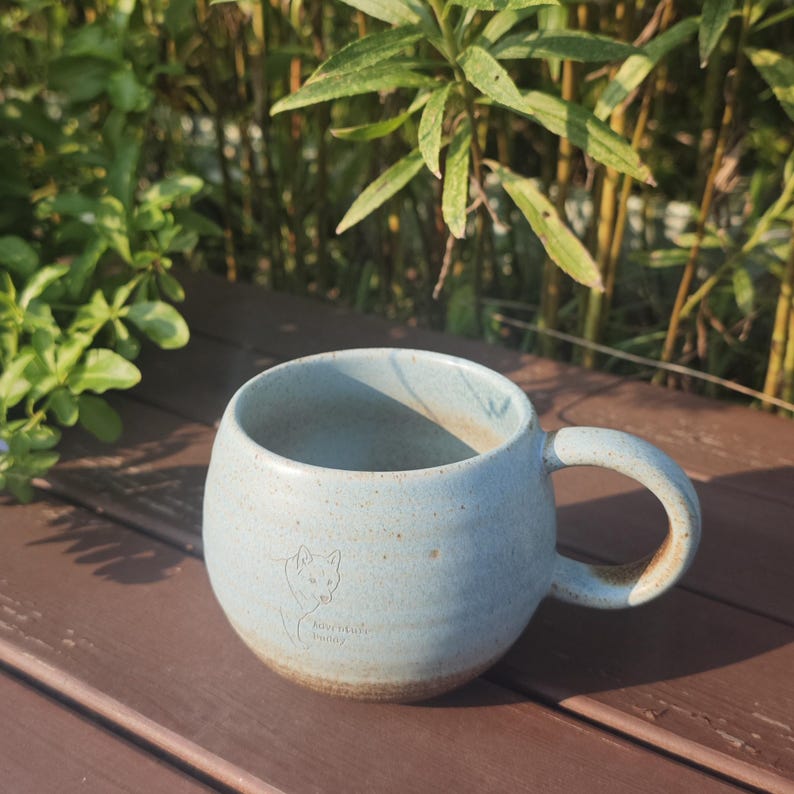 Anpassad keramikmugg med husdjursporträtt, handgjord kaffekopp med spräcklig glasyr, personlig namngåva bild 5