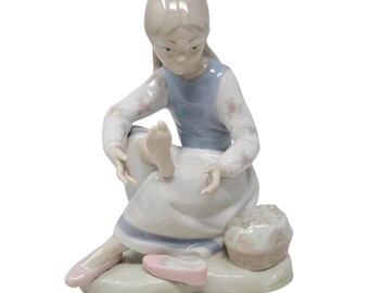 NAO Lladro Girl Sitting with Shoe Off Porcelain Figurine 8" Pastel Glaze