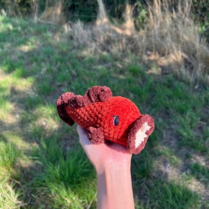 Peluche Amigurumi in peluche di pesce persico all&#39;uncinetto