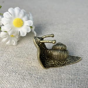 Mini Vintage Brass Snail, Handmade Brass Mini Snail Office Home Decor, Solid Brass Snail Ornament Statue , Miniature Figurines Handcraft