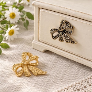Quincaillerie pour meubles Coquette, bouton de tiroir à nœud en ruban doré à pois, poignée de tiroir mignonne pour chambre d'enfant, poignée de coiffeuse romantique