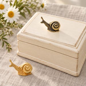 Garden Snail Cabinet Knob, Solid Brass Spiral Shell Drawer Pull, Vintage Gold Dresser Handle, Whimsical Cottagecore Furniture Hardware